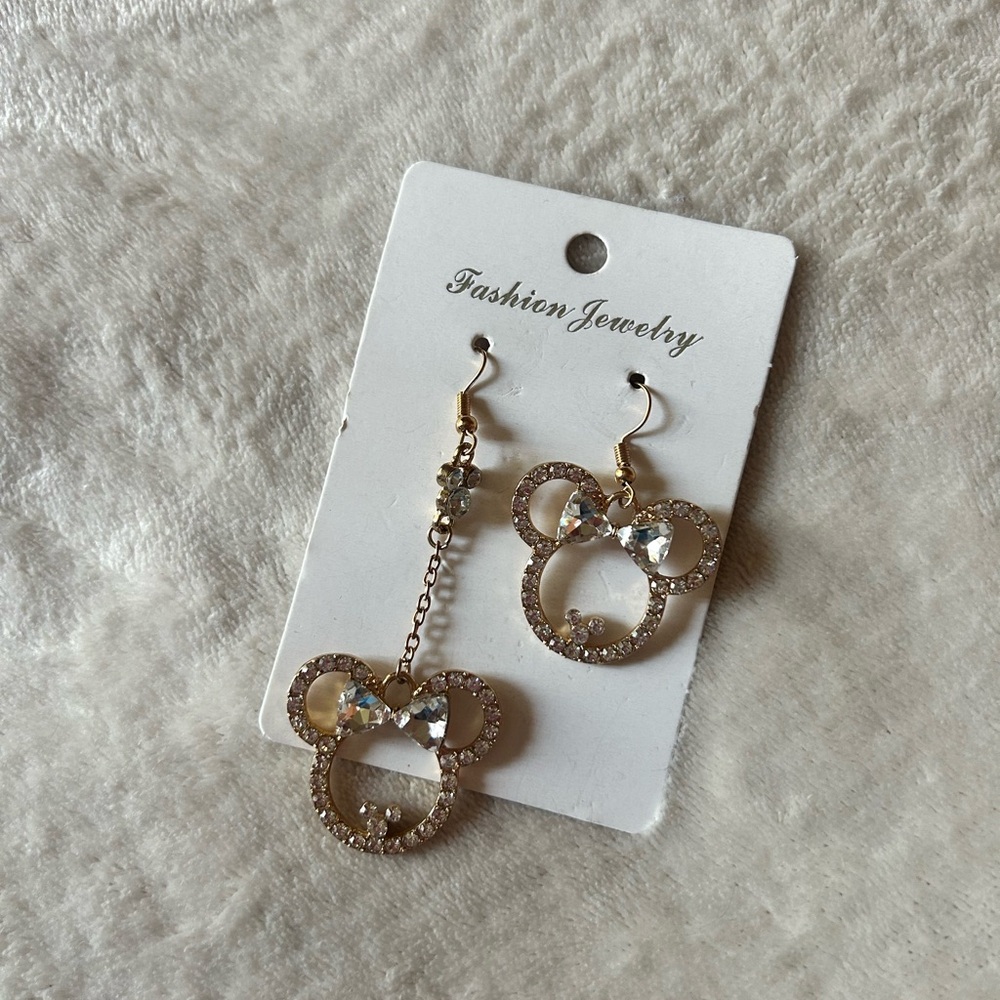 🚨SOLD🚨 Minnie Mouse Earrings